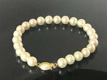 Load image into Gallery viewer, LADIES FRESH WATER PEARL BRACELET WITH 14 K.T. YELLOW GOLD PEARL LOCK

