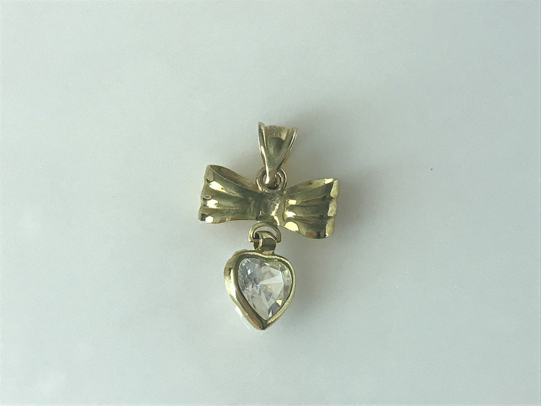 14 K.T. YELLOW GOLD LADIES CHARM BOW AT TOP W/ HEART